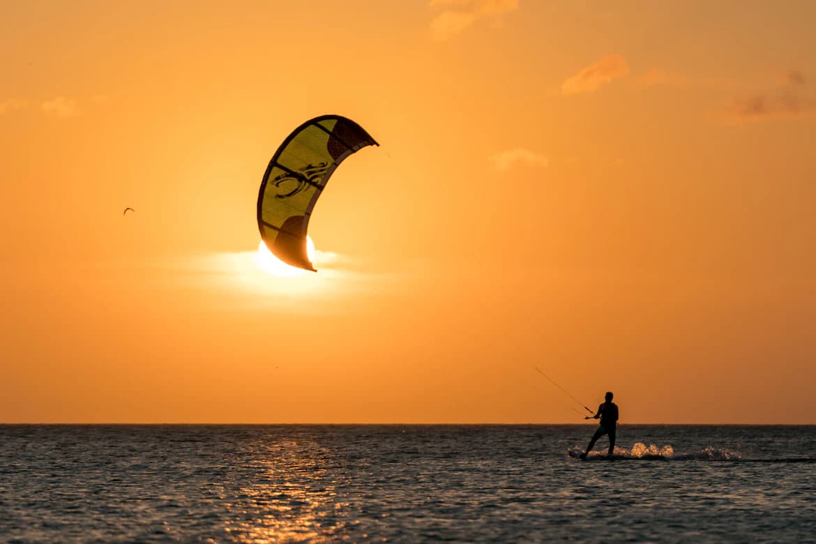 Kitesurfing u Crnoj Gori – snaga vjetra, adrenalin i sloboda pokreta