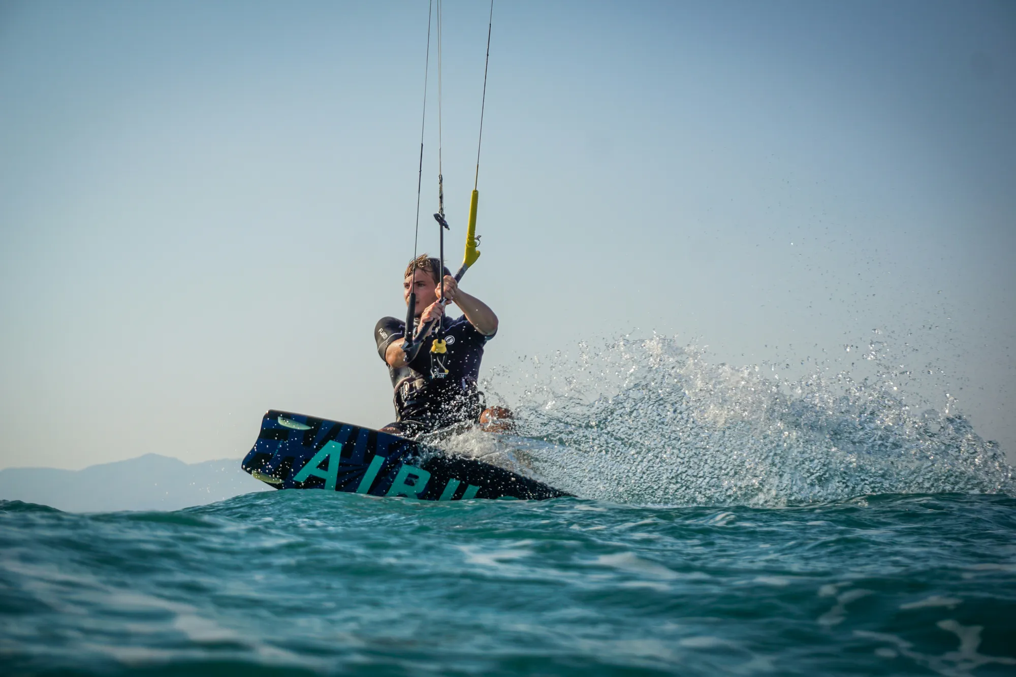 Kitesurfing u Crnoj Gori – snaga vjetra, adrenalin i sloboda pokreta galerija 3